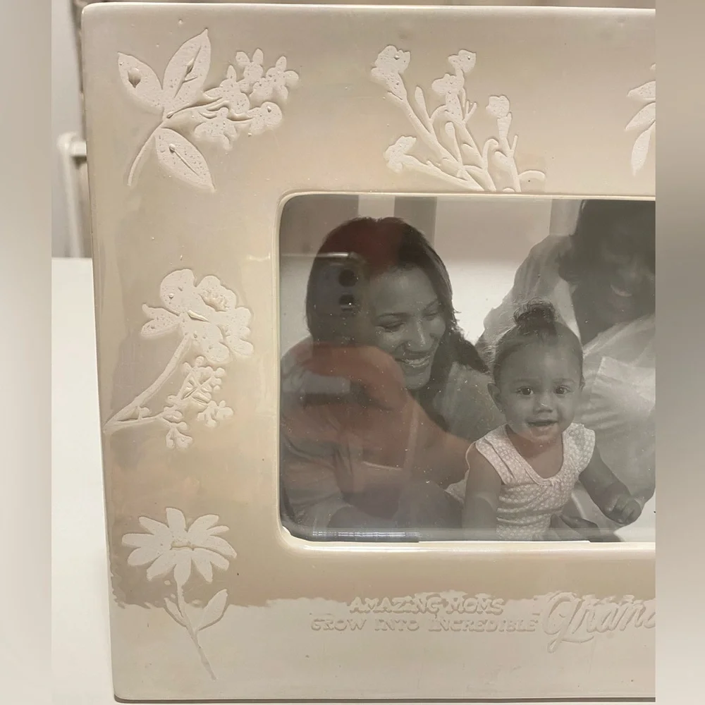 Hallmark 4x6 Picture Frame NWT Gift for Mom or Grandma